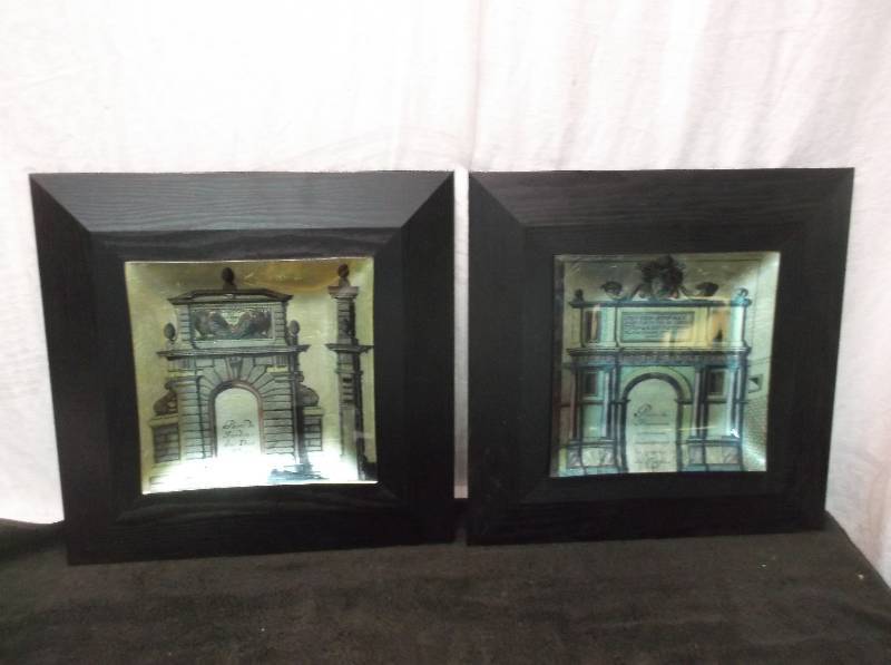 lot 50 image: Decor