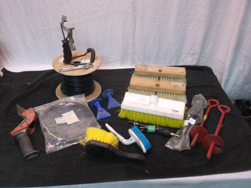 lot 109 image: Scrub Brushes