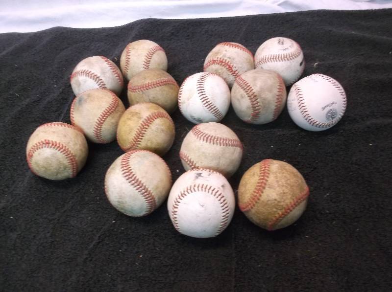 lot 117 image: Baseballs