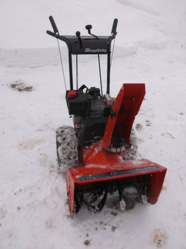 lot 124 image: Snowblower