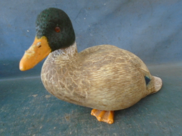 lot 29 image: Decorative Ducks