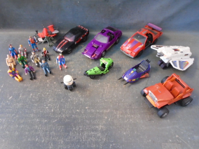 lot 39 image: Vintage Plastic Toys