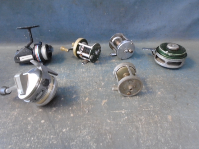 lot 40 image: Fishing Reels