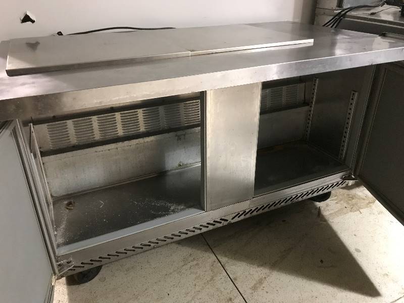 lot 26 image: Victory 60 Prep Table Runs Cools