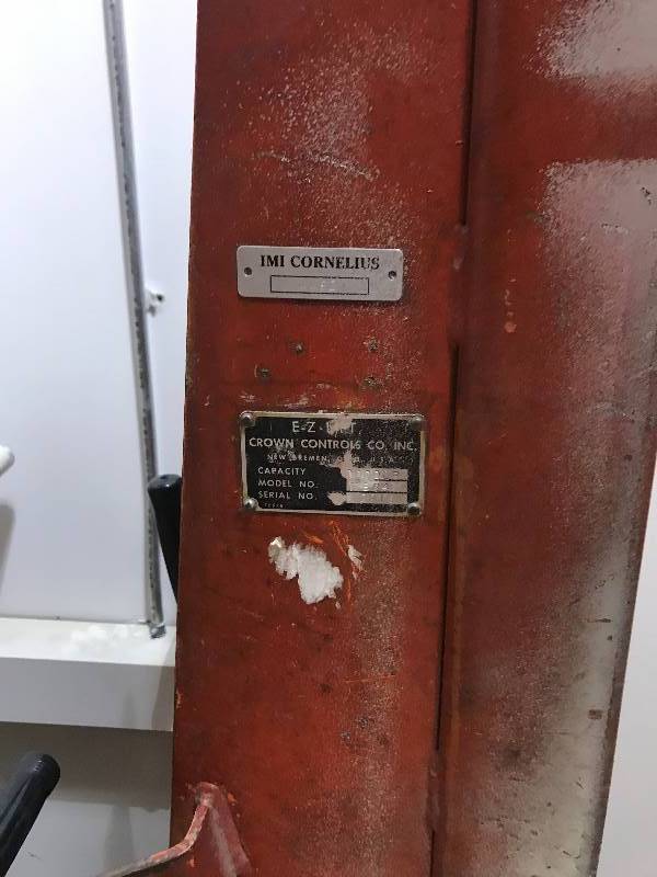 lot 40 image: Crown high lift 384 2919 1,000 lb. capacity -