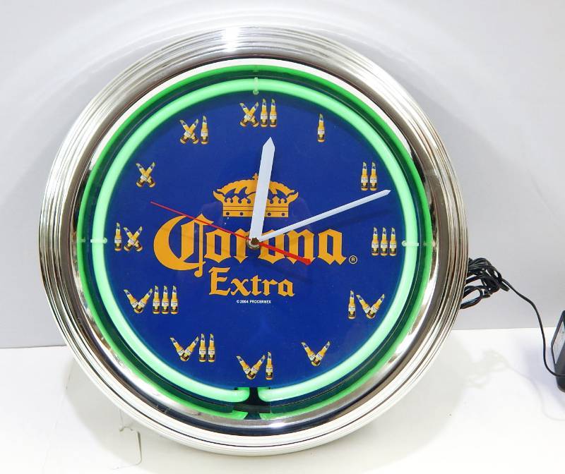 lot 32 image: Corona Extra Neon Clock