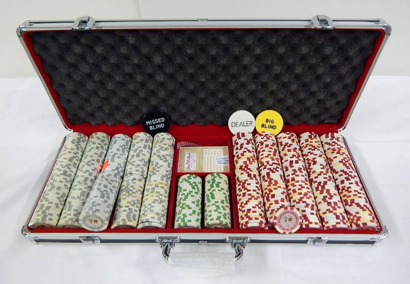 lot 37 image: 500 Chip Aluminum Poker Chip Case with Playing Cards - Tournament Pro Series Chips