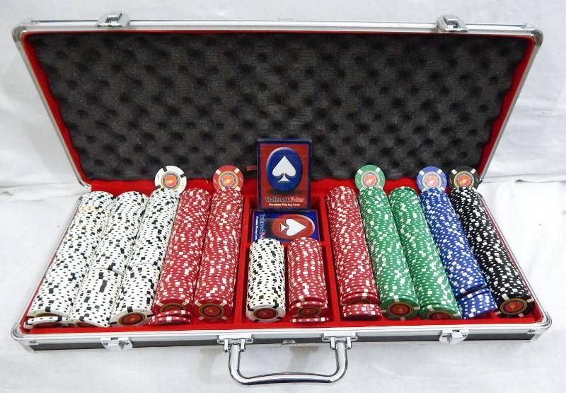 lot 61 image: 550 Chip U.S. Department of the Navy - United States Marine Corps Poker Chip Set with Case and Playing Cards