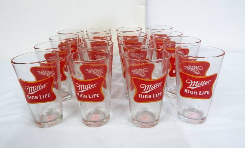 lot 13 image: Lot of New Miller High Life Pint Glasses