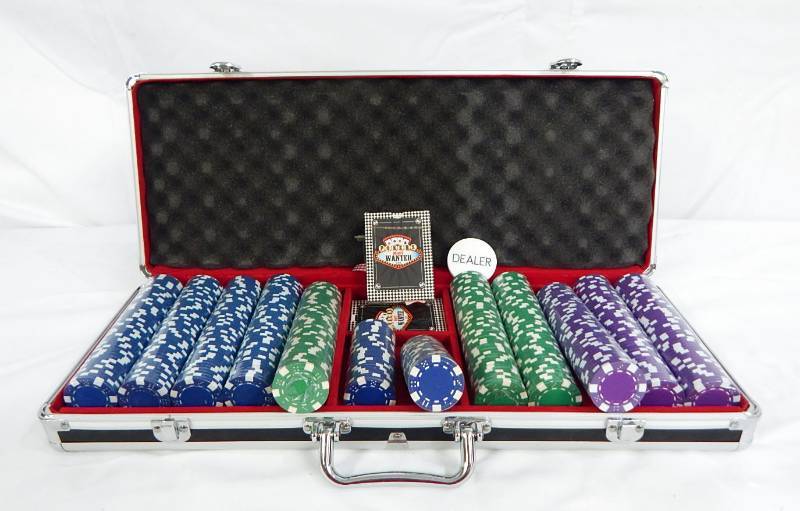 lot 83 image: 550 Chip Poker Chip Case with Playing Cards