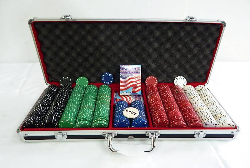 lot 90 image: 550 Chip Aluminum Poker Chip Case with Playing Cards