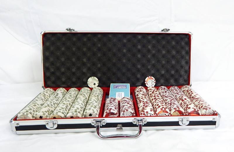 lot 119 image: 550 Chip Poker Chip Case with Playing Cards