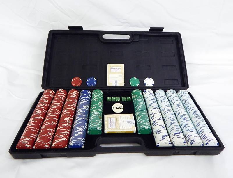 lot 164 image: 660 Chip Poker Chip Case with Playing Cards, Dice and Dealer Button