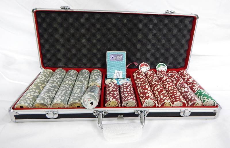 lot 165 image: 550 Chip Poker Chip Case with Playing Cards and Multi-Denomination Chips