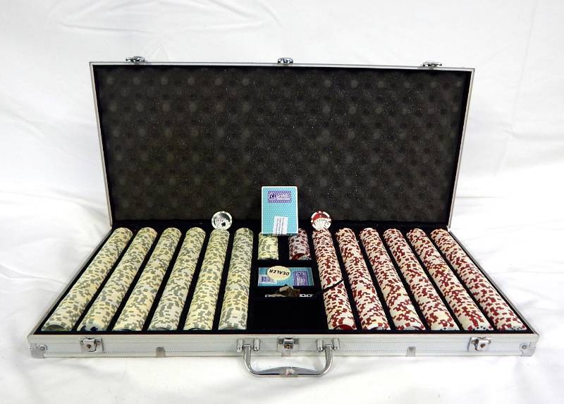 lot 167 image: 1000 Plus Chip Locking Aluminum Poker Chip Case with Playing Cards and Dice