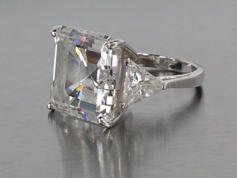 Dazzling Ladies Estate Ring in Sterling Silver