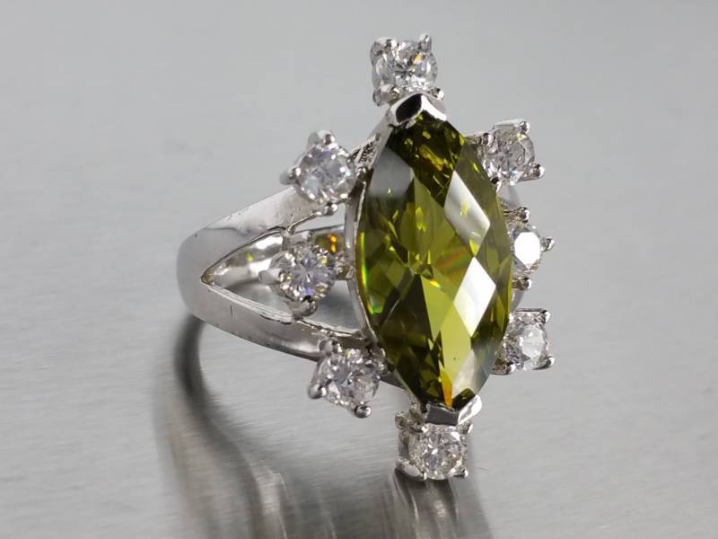 Peridot Ladies Estate Ring in Sterling Silver