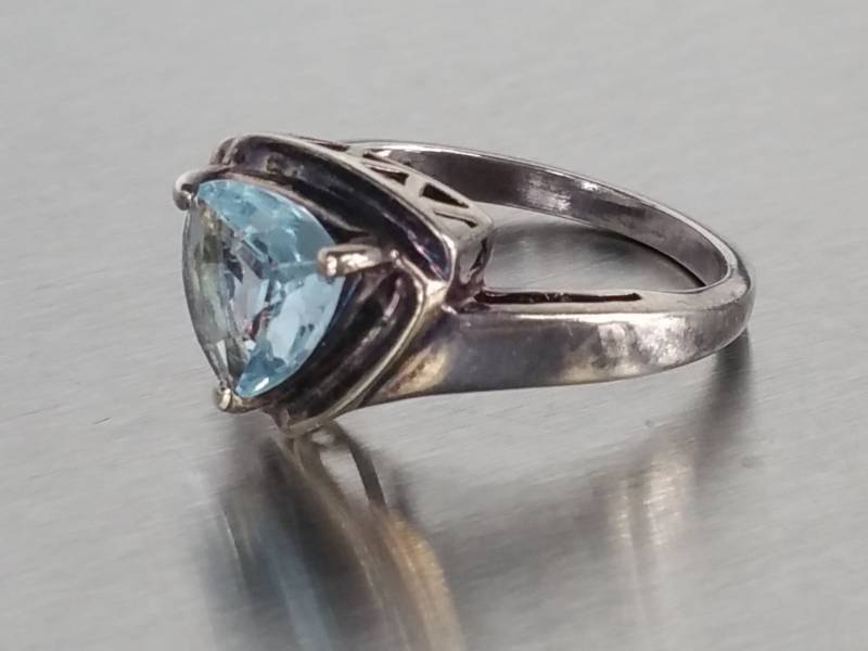 Ladies Aqua Estate Ring in Sterling Silver