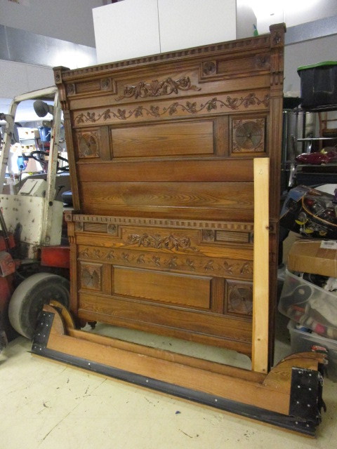 lot 903 image: 3-PIECE BED