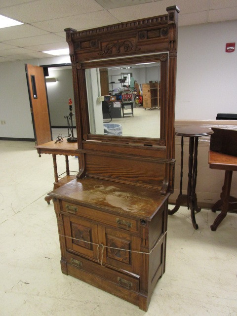 lot 904 image: ANTIQUE COMMODE W MIRROR