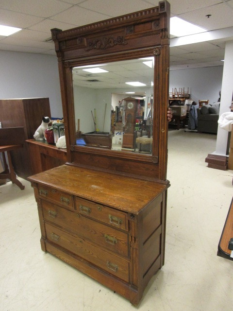 lot 905 image: ANTIQUE DRESSER W MIRROR
