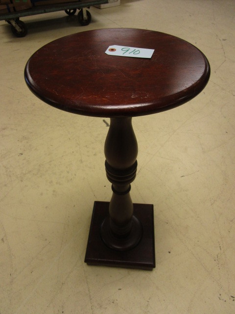 lot 910 image: PLANT PEDESTAL