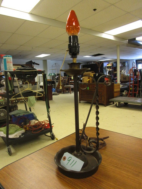 lot 911 image: CAST IRON LAMP