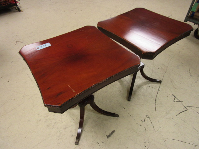 lot 912 image: MATCHING ACCENT TABLES
