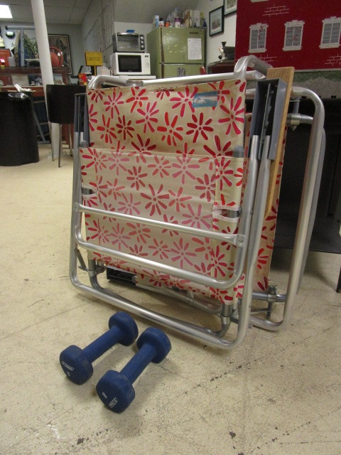 lot 915 image: LAWN CHAIRS  DUMBBELLS