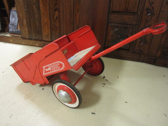 lot 930 image: ANTIQUE PEDAL CAR TRAILER