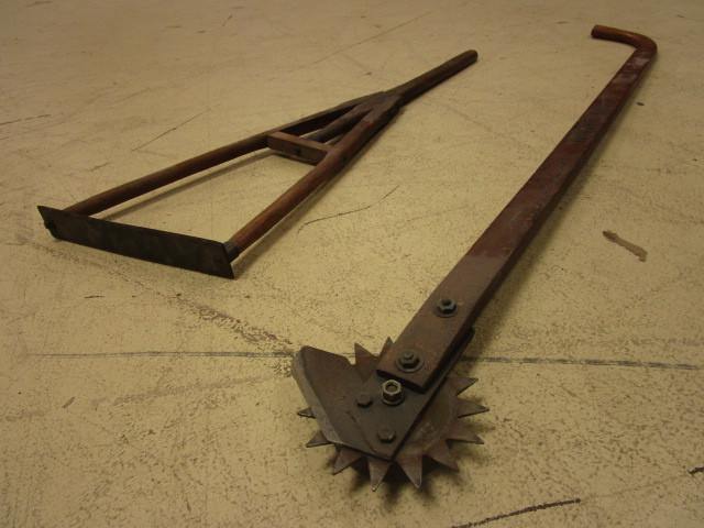 lot 935 image: ANTIQUE EDGER  WEED CUTTER