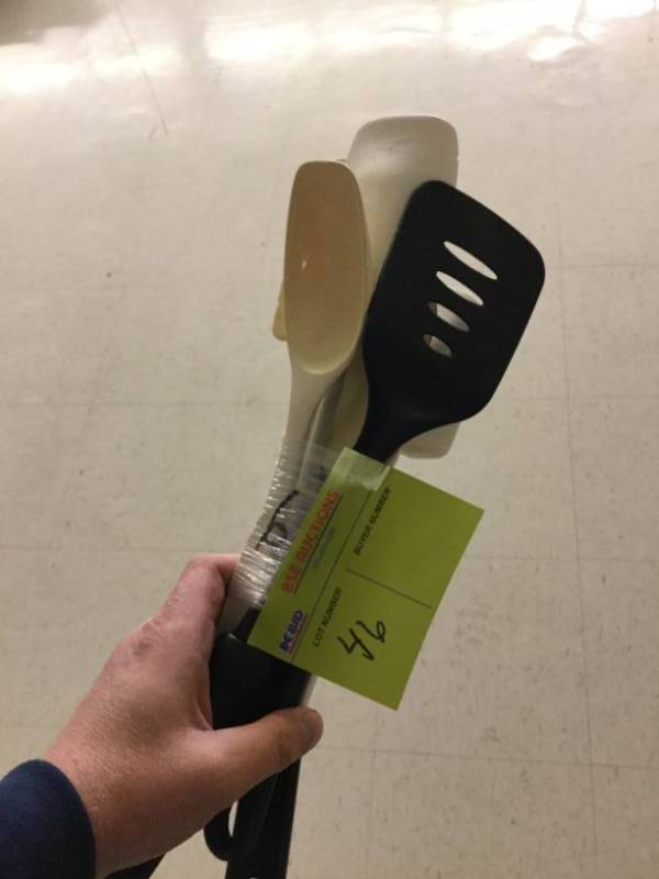 lot 46 image: Misc Cooking Utensils