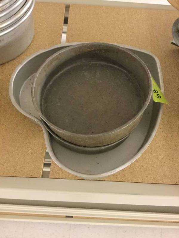 lot 68 image: Misc Cooking Pans