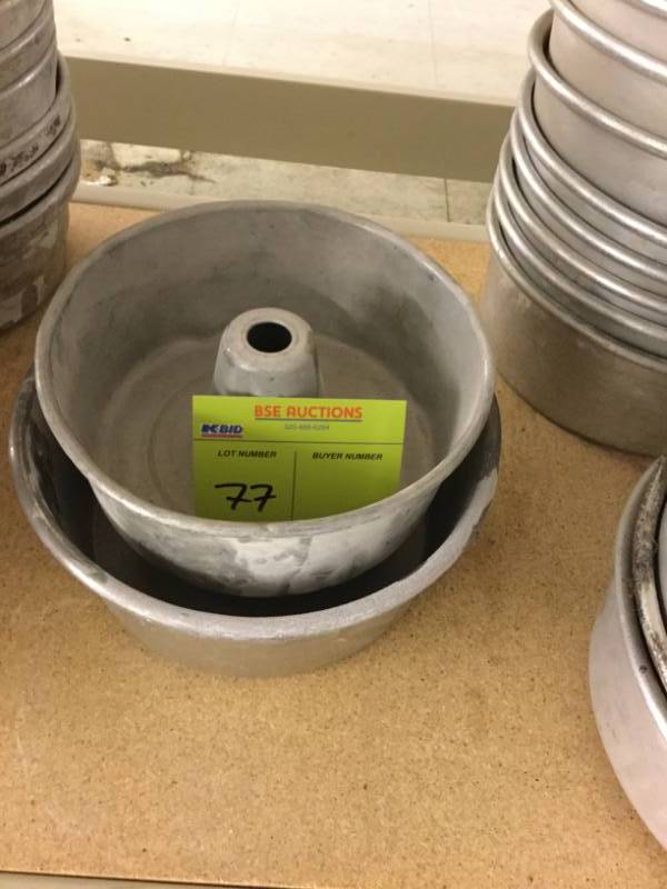 lot 77 image: Bread Pans