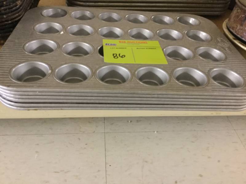 lot 86 image: Muffin Pans