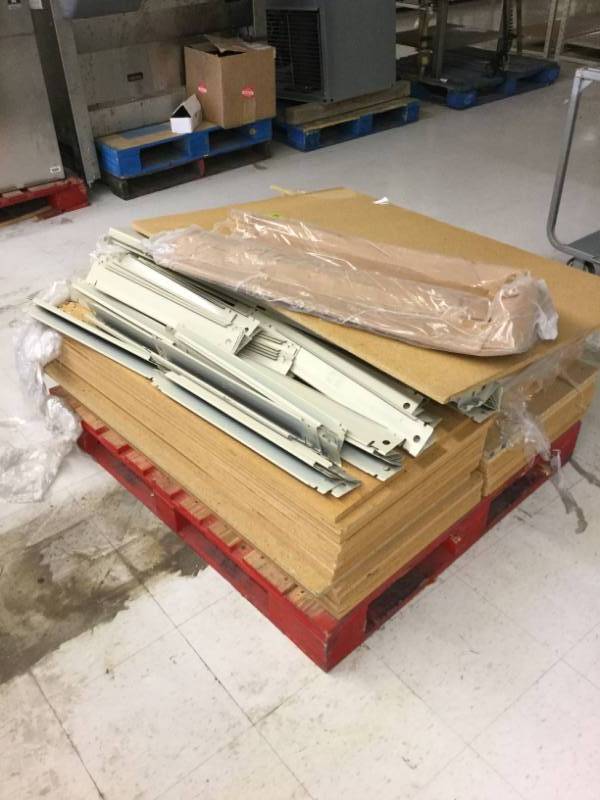 lot 167 image: Misc Shelving