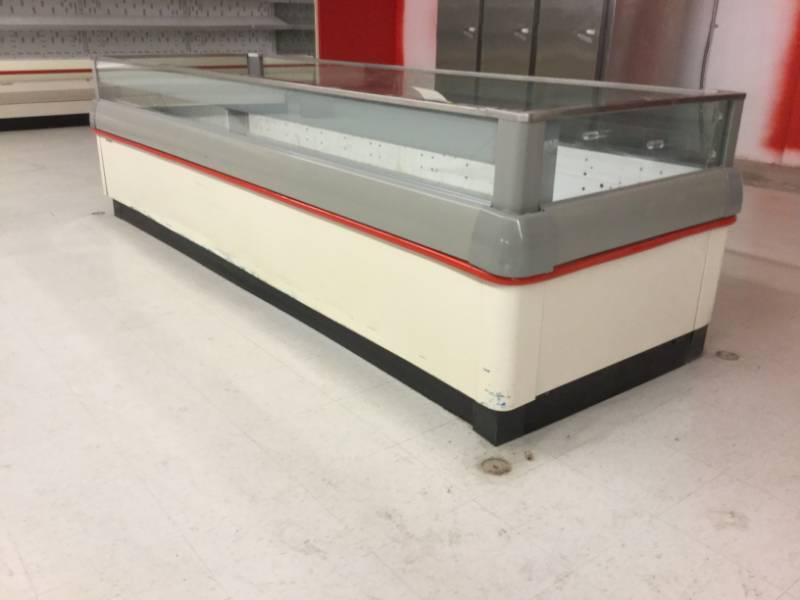 lot 177 image: 2012  10 HillPhoenix Island Coffin Case WEnds