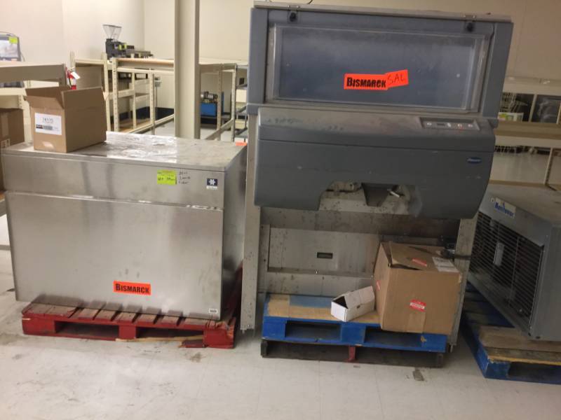 lot 187 image: Manitowoc 3000lb Ice Maker with Follett Dispenser and Bagger System