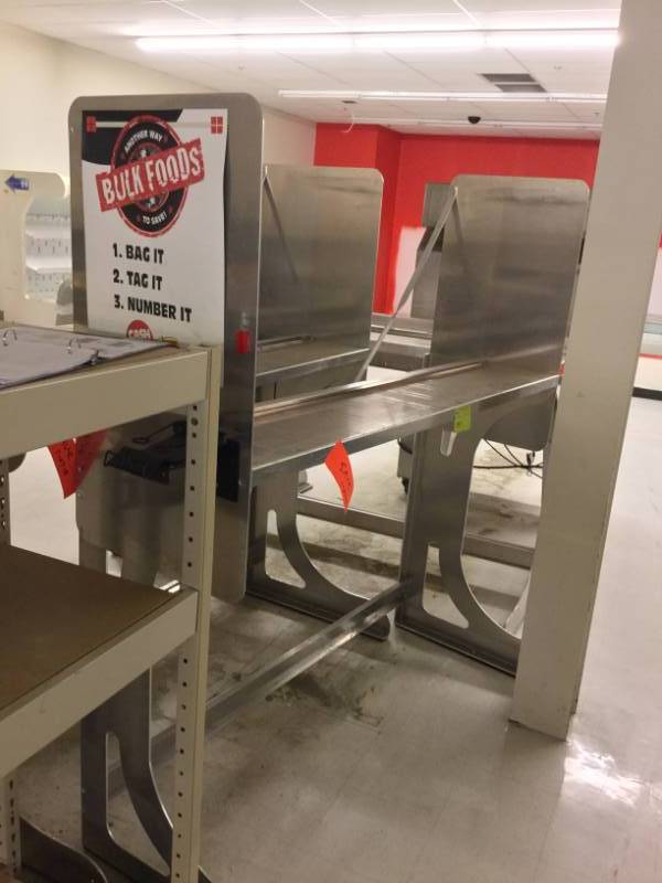 lot 195 image: Misc Aluminum Merchandiser