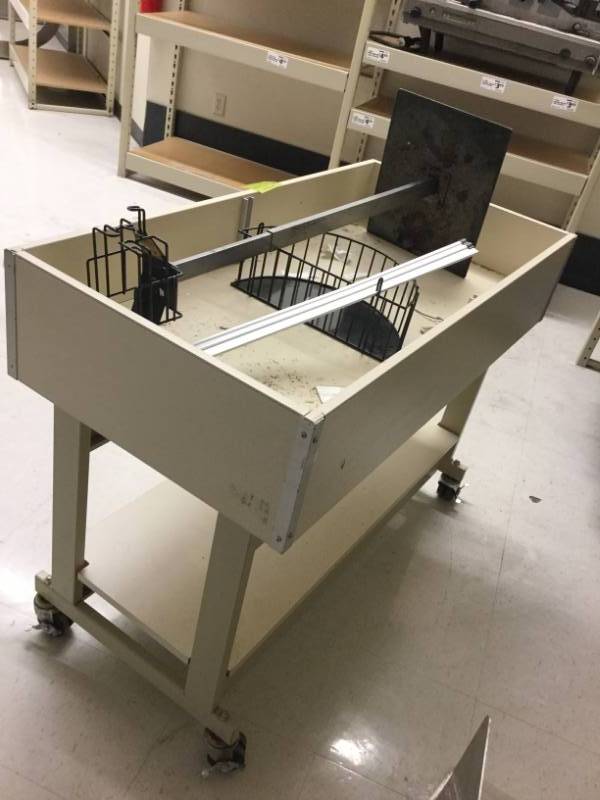 lot 217 image: Wheeled Work Bench