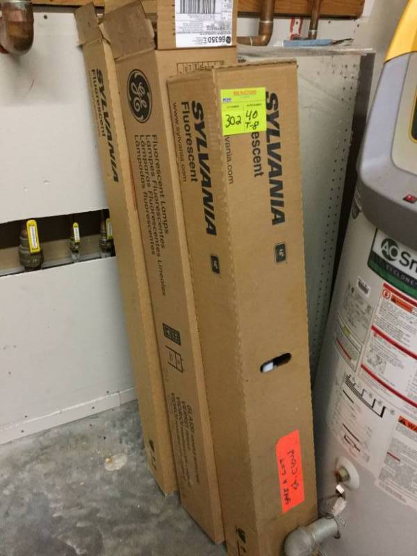 lot 302 image: T - 8 Light Bulbs