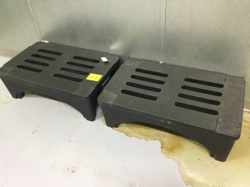 lot 340 image: 2 Plastic Dunnage Racks