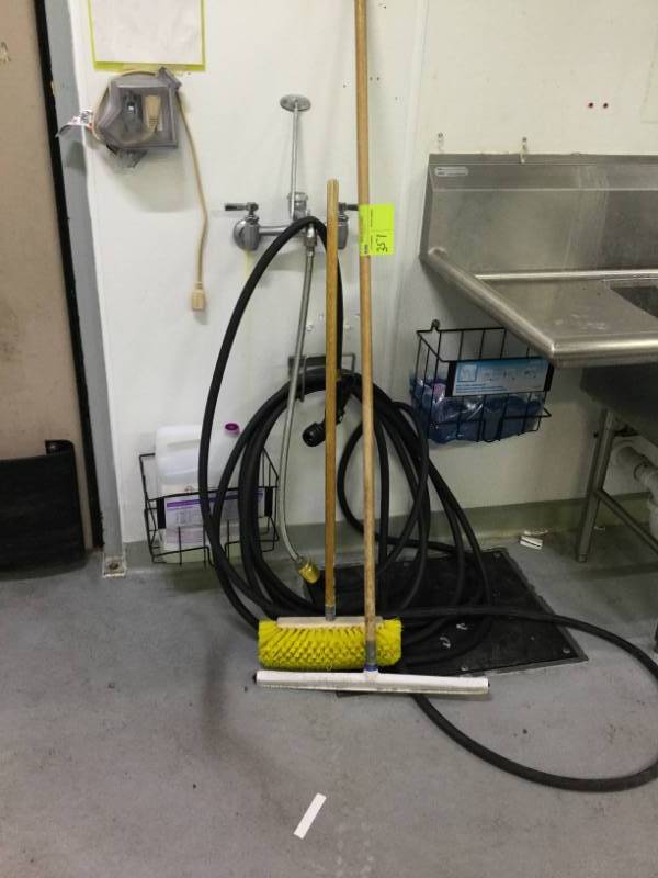 lot 351 image: Kitchen cleaning equipment