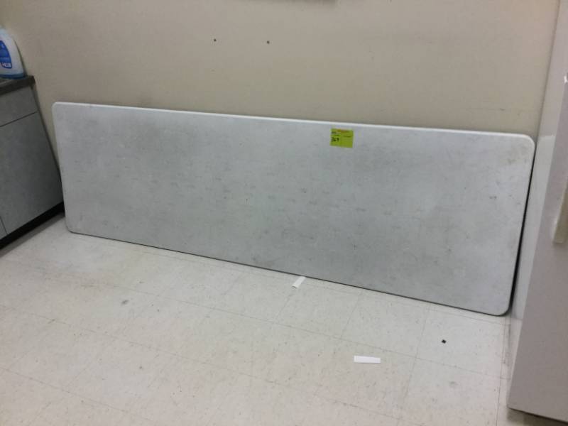lot 369 image: 8 Plastic Folding Table
