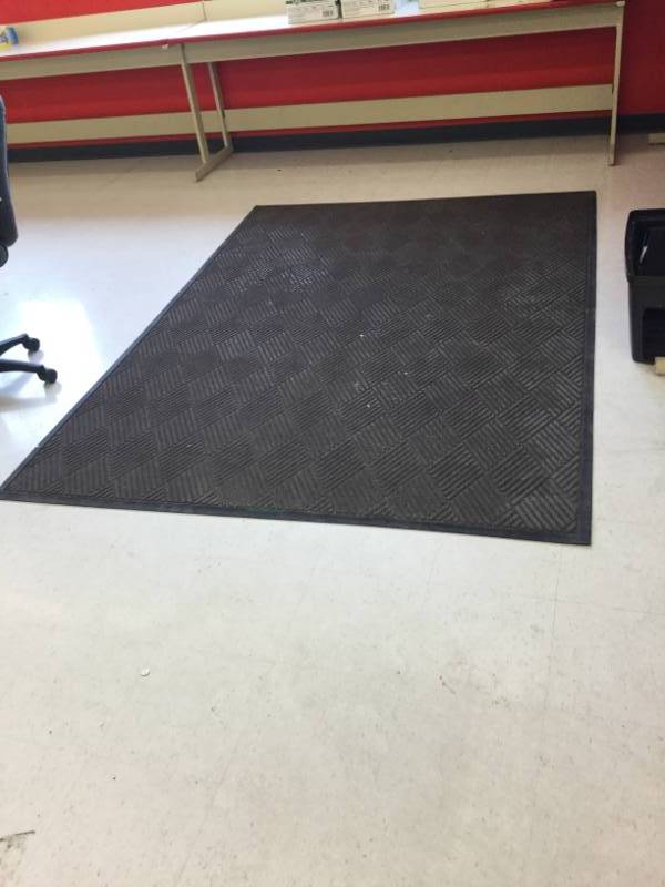 lot 411 image: 3 - Floor Rugs