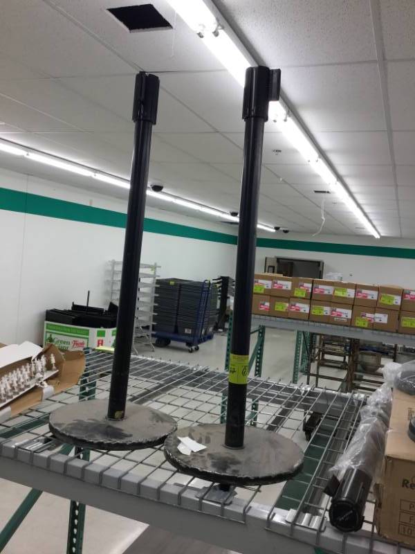 lot 422 image: Retractable Belt Barrier