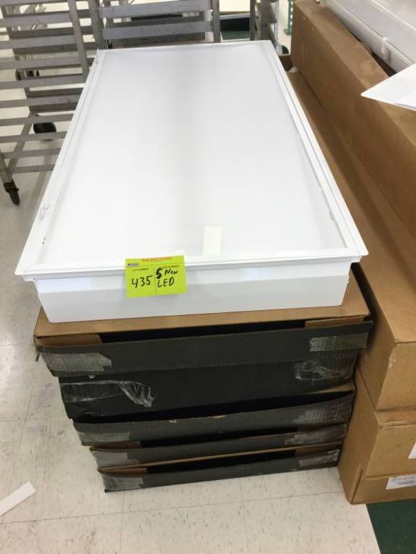 lot 435 image: LED Light Fixtures