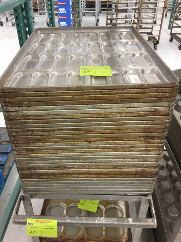 lot 512 image: Baking Pans