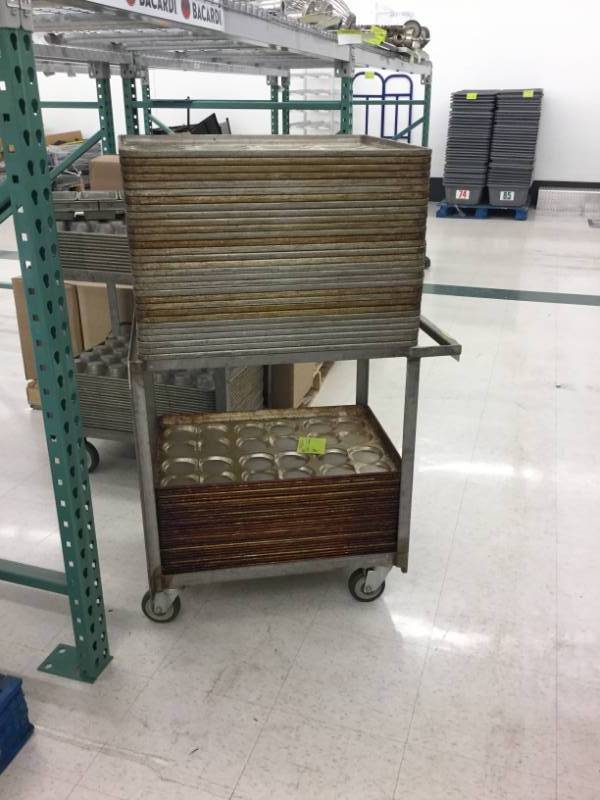 lot 513 image: Baking Pan Cart