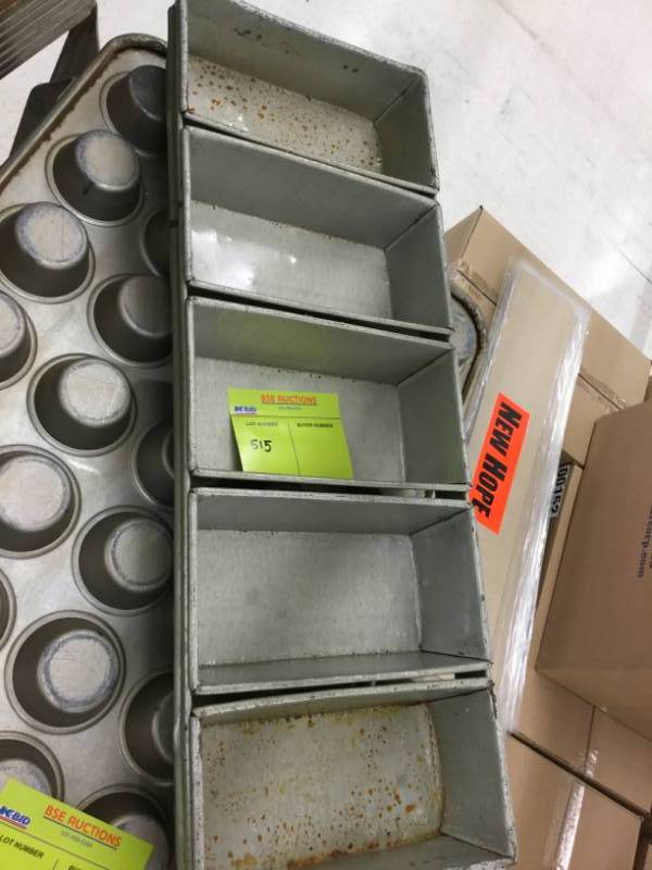 lot 515 image: Baking Pan